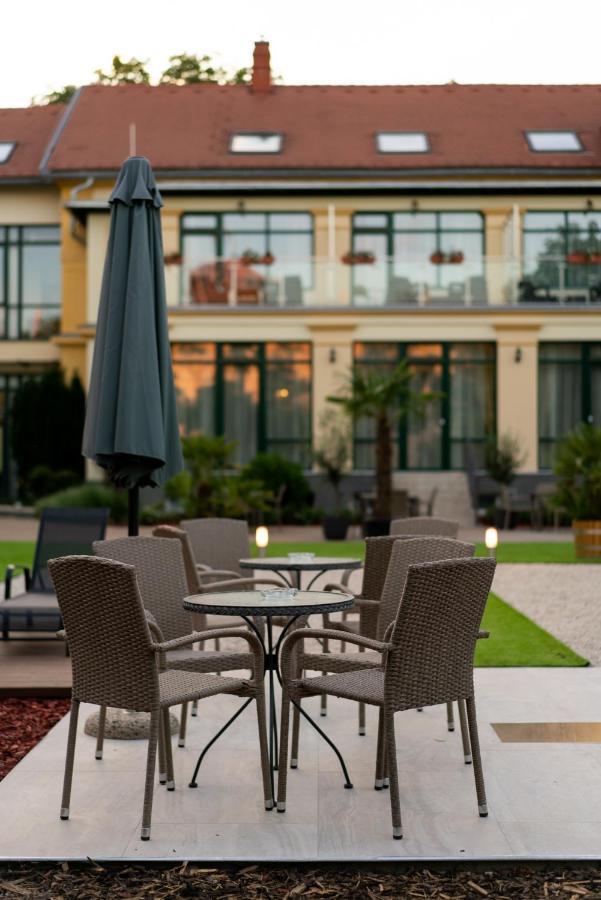 Elizabeth Hotel Gyula Exteriör bild