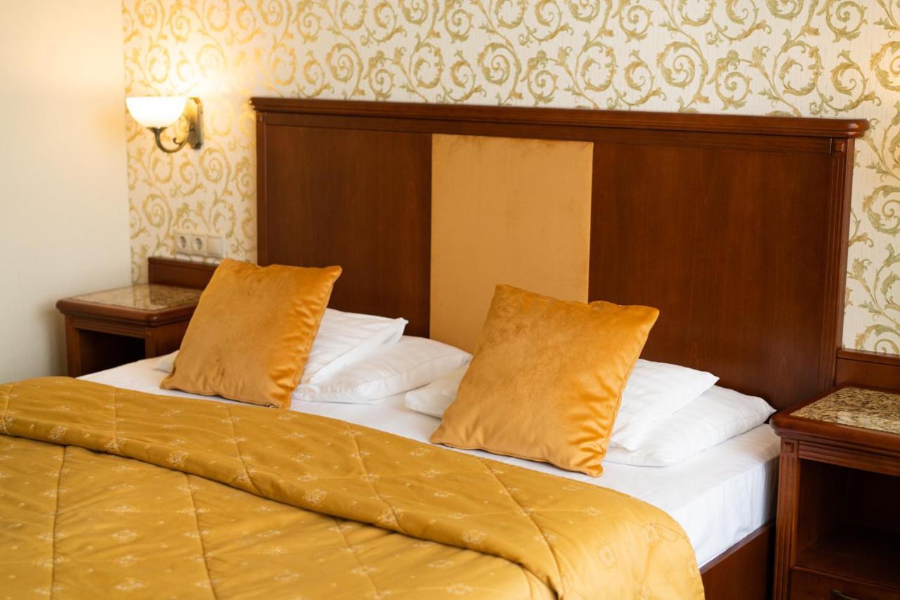 Elizabeth Hotel Gyula Exteriör bild