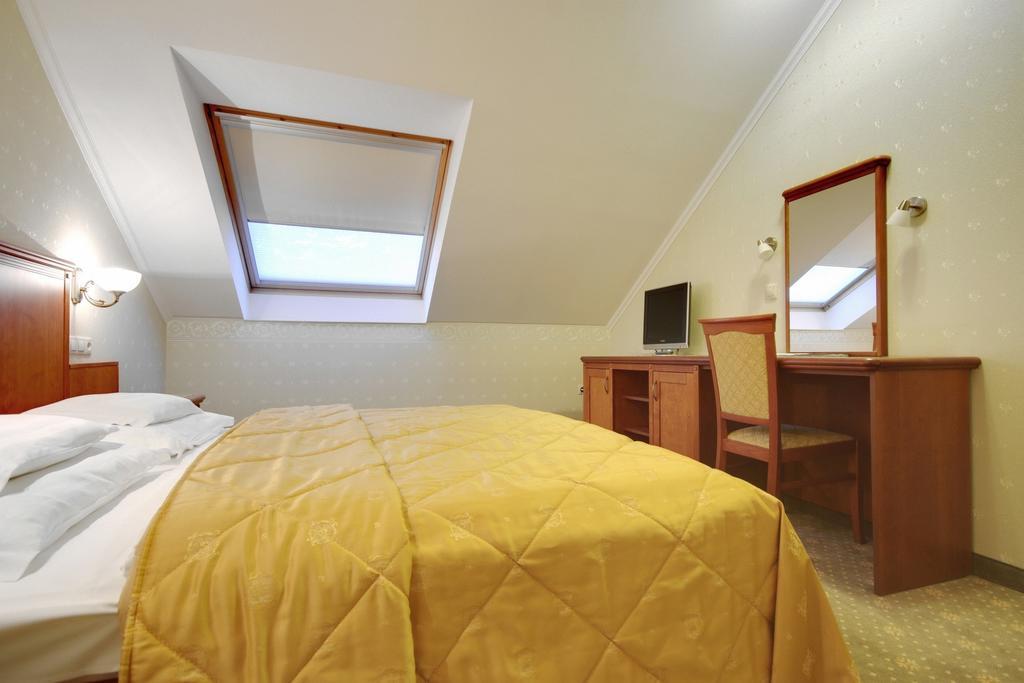 Elizabeth Hotel Gyula Exteriör bild