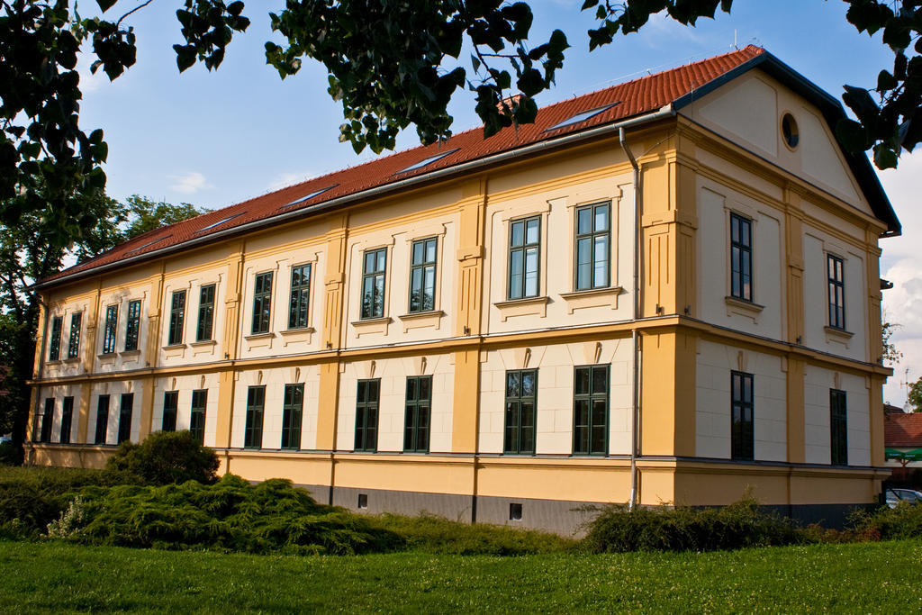 Elizabeth Hotel Gyula Exteriör bild