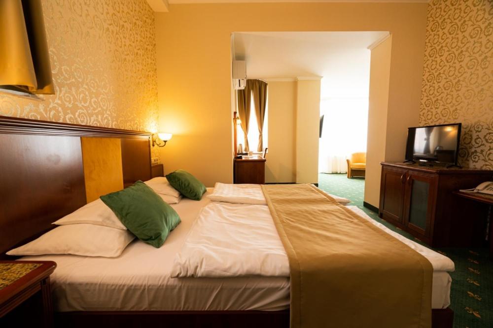 Elizabeth Hotel Gyula Exteriör bild