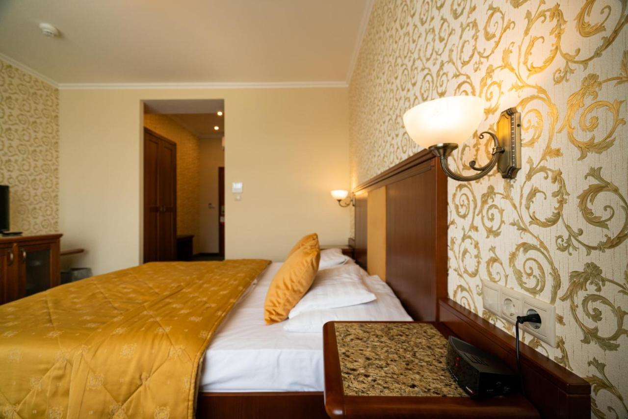 Elizabeth Hotel Gyula Exteriör bild