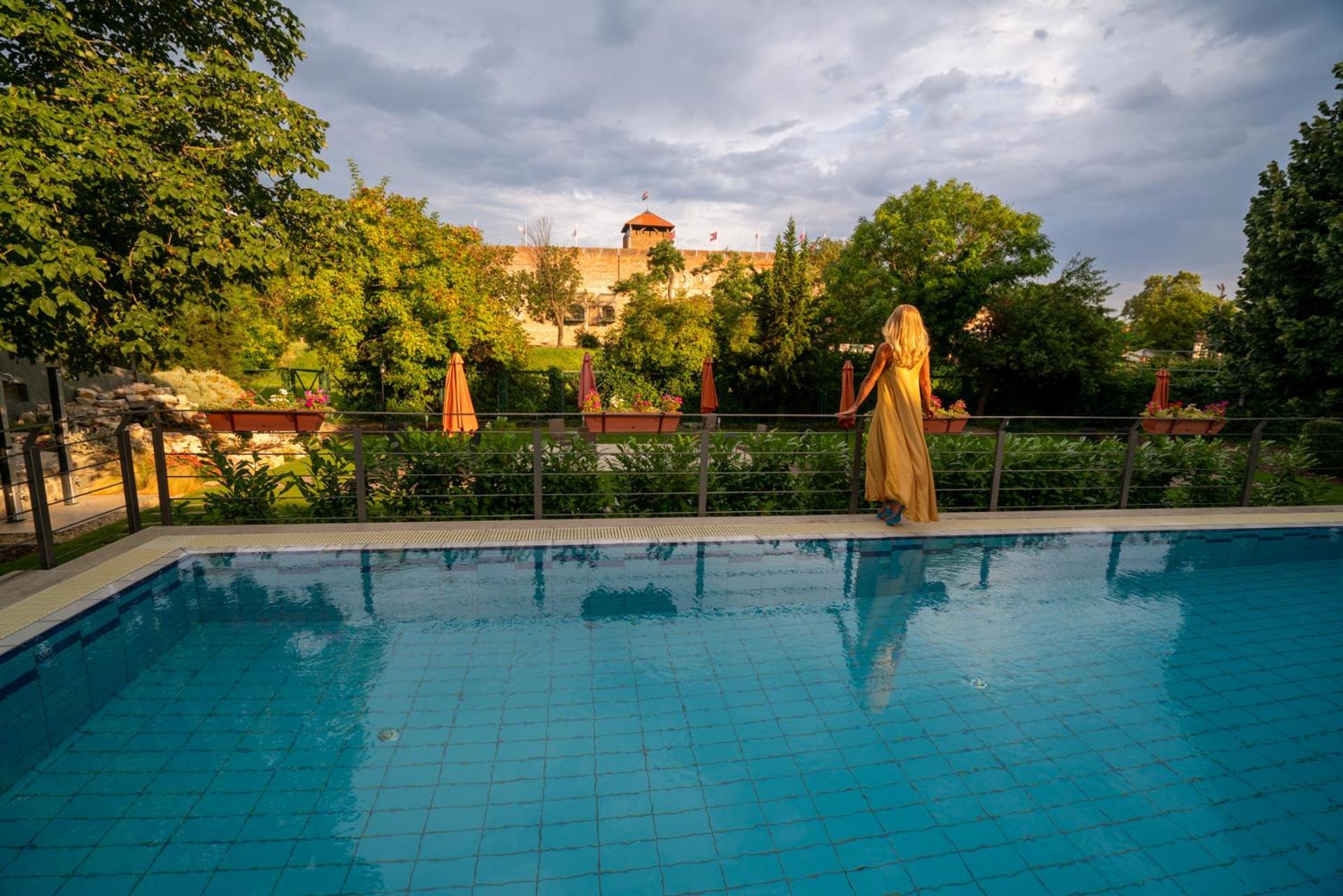 Elizabeth Hotel Gyula Exteriör bild