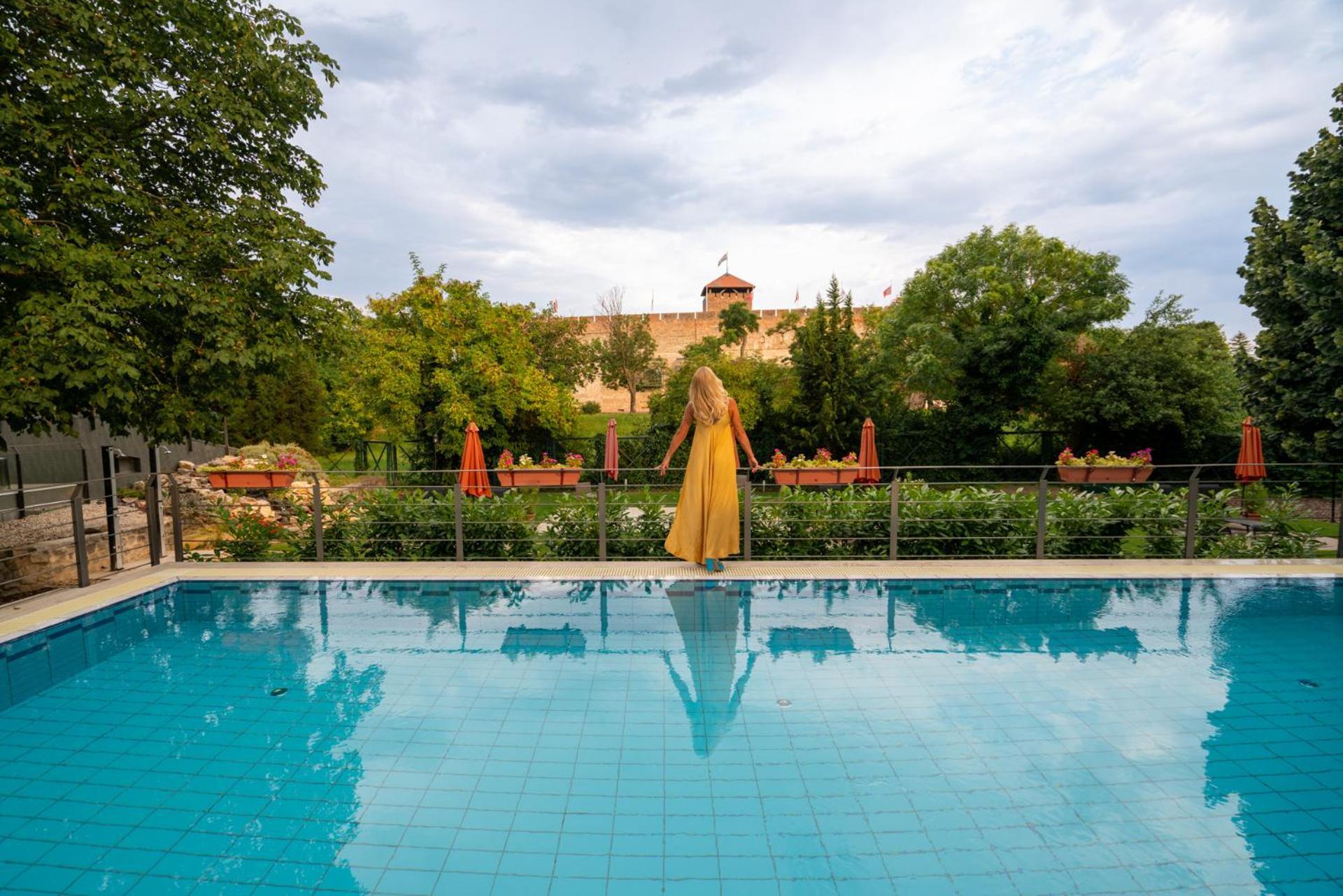 Elizabeth Hotel Gyula Exteriör bild