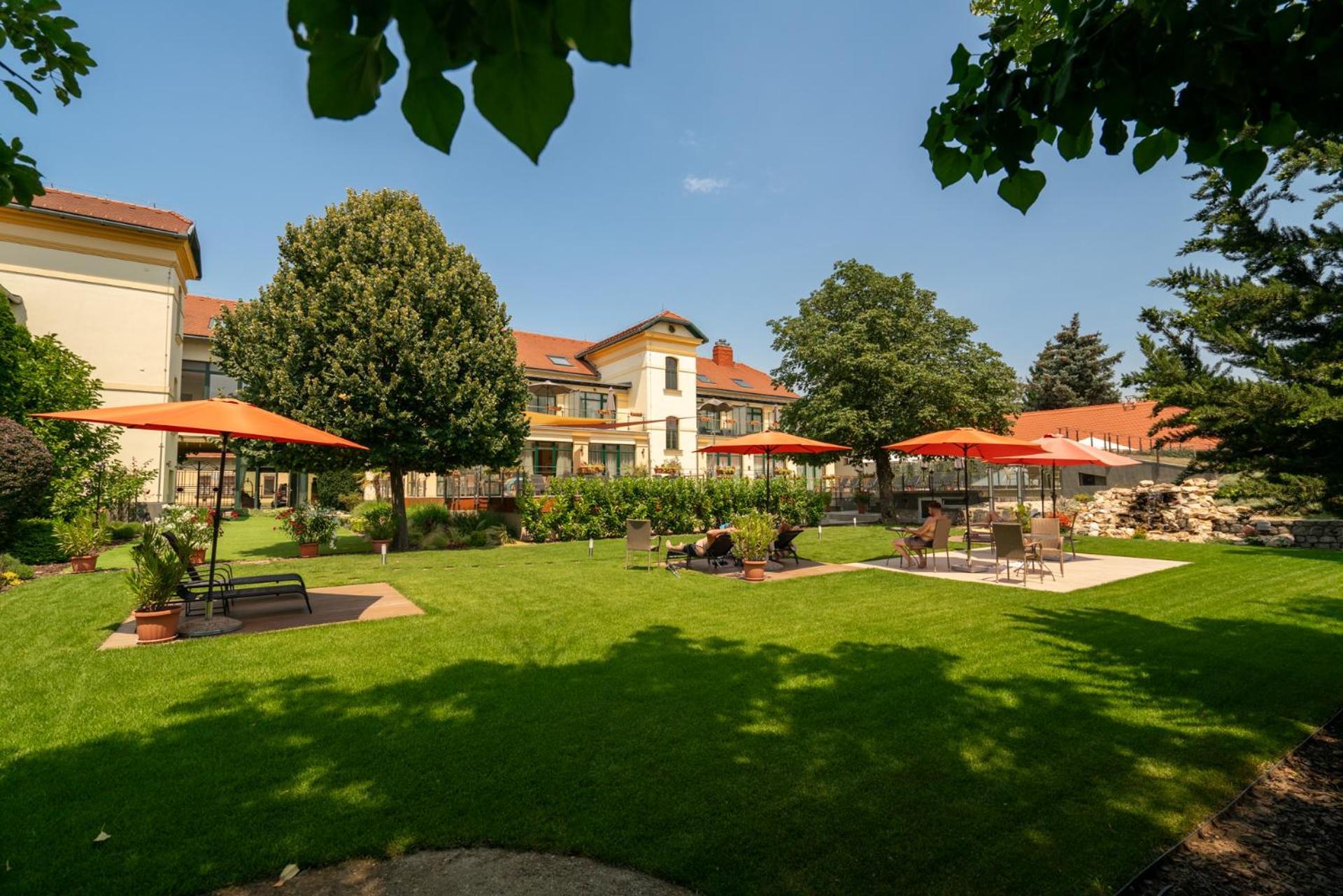 Elizabeth Hotel Gyula Exteriör bild