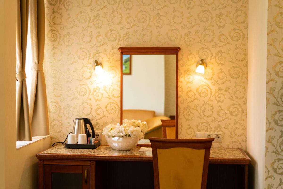 Elizabeth Hotel Gyula Exteriör bild