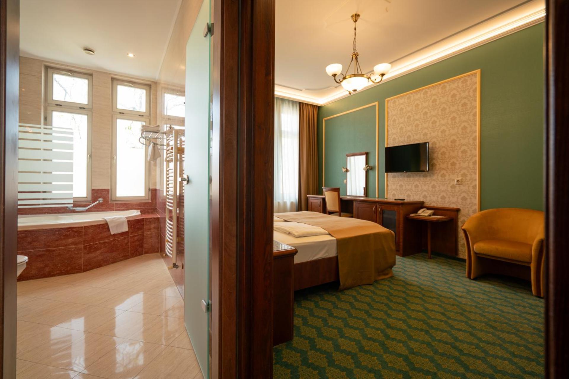 Elizabeth Hotel Gyula Exteriör bild