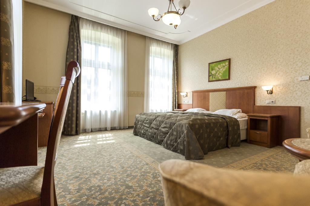 Elizabeth Hotel Gyula Exteriör bild